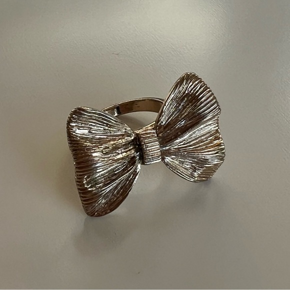 Gold Bow Shape Ring Size 8 3/4 - Picture 1 of 5